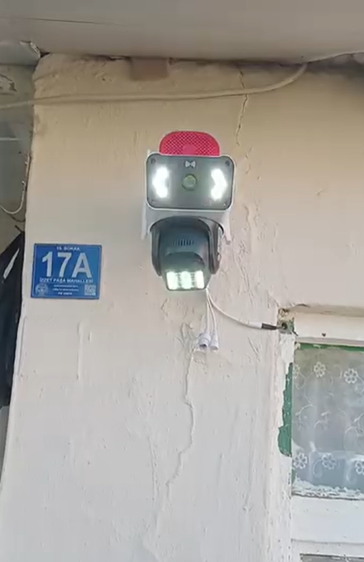 En Karanlık Köşeleri Aydınlatıyor